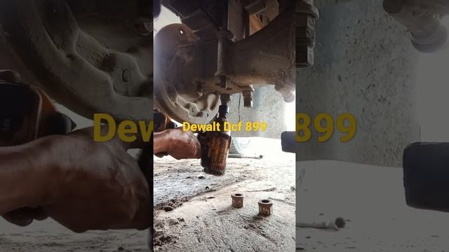 membuka bohel per CANTER 125 Dengan Impact wrench Dewalt dcf 899