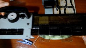 Как вязать укороченные ряды, вяжем пятку ) .Вяжем на машине Нева 2.