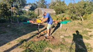 Решили поставить забор. Соседи против