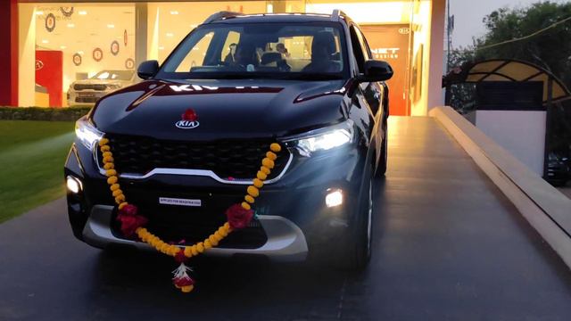 Kia Sonet HTX 1.0 iMT Black (Wild by Design) Night View / Taking Delivery 😀 смотреть онлайн