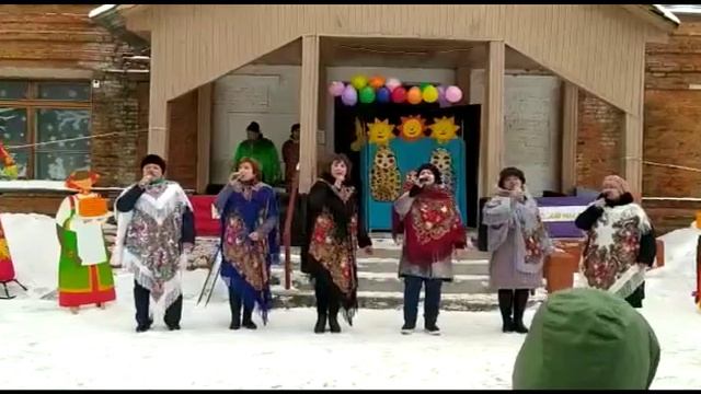 Выступление ансамбля Привокзальные узоры у ДК ВОЛОКОЛАМЕЦ