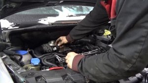 VW, SKODA, AUDI  TDI  мотор 1.9 2.0 замена топливных резинок   дизель гонит в масло.mp4