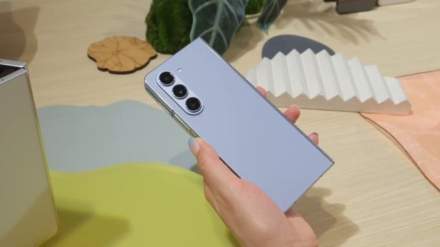 Samsung Z FLIP 5 & Z FOLD 5 First Impressions | Nearly Perfect? смотреть онлайн