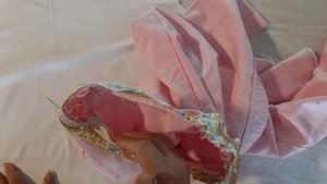 БОЛЕЕ ДЕТАЛЬНО КАК ПРИШИТЬ ОБТАЧКУ В ПРОЙМУ