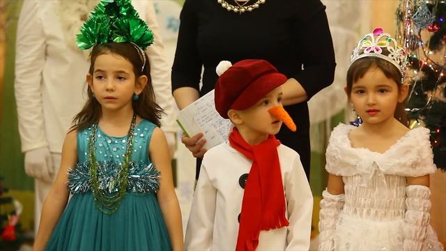 Новогодние стихи для детей.Новогодний утренник в садике. смотреть онлайн