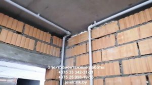Электрика в пластиковых трубах в подвале коттеджа