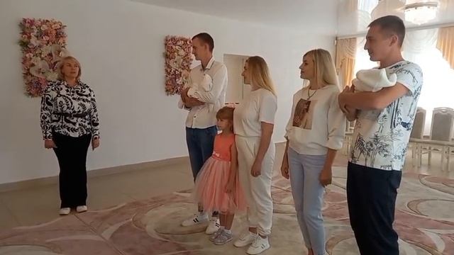 Трогательный момент: в ЗАГСе прошел обряд имянаречения детей в торжественной обстановке