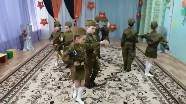 детский сад № 14  танец "Военный вальс" музыкальный руководитель Горобцова Наталья Владимировна