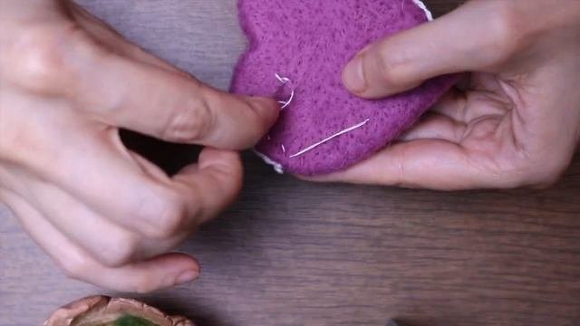 КАК СВАЛЯТЬ ИГОЛЬНИЦУ для начинающих из шерсти дома мастер класс  #валяние #валяниеизшерсти