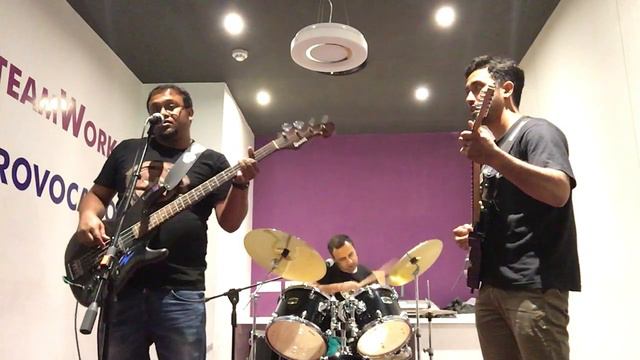 Tomay Dilam ( cover) Plugged in by EOD смотреть онлайн