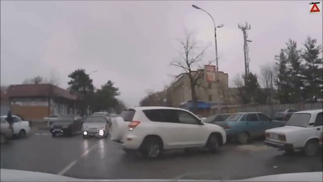 Прикол-Девушка разворачивается