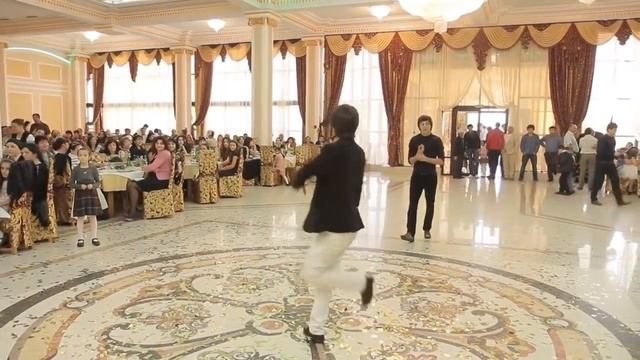 Лезгинка на Дагестанской свадьбе. Махачкала смотреть онлайн