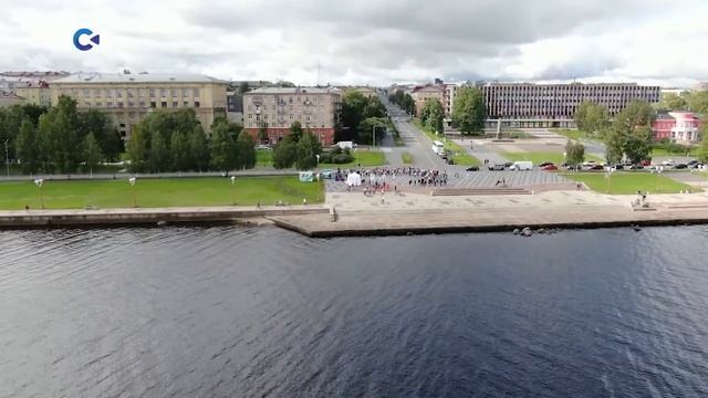 В Петрозаводске отметили день российского флага смотреть онлайн