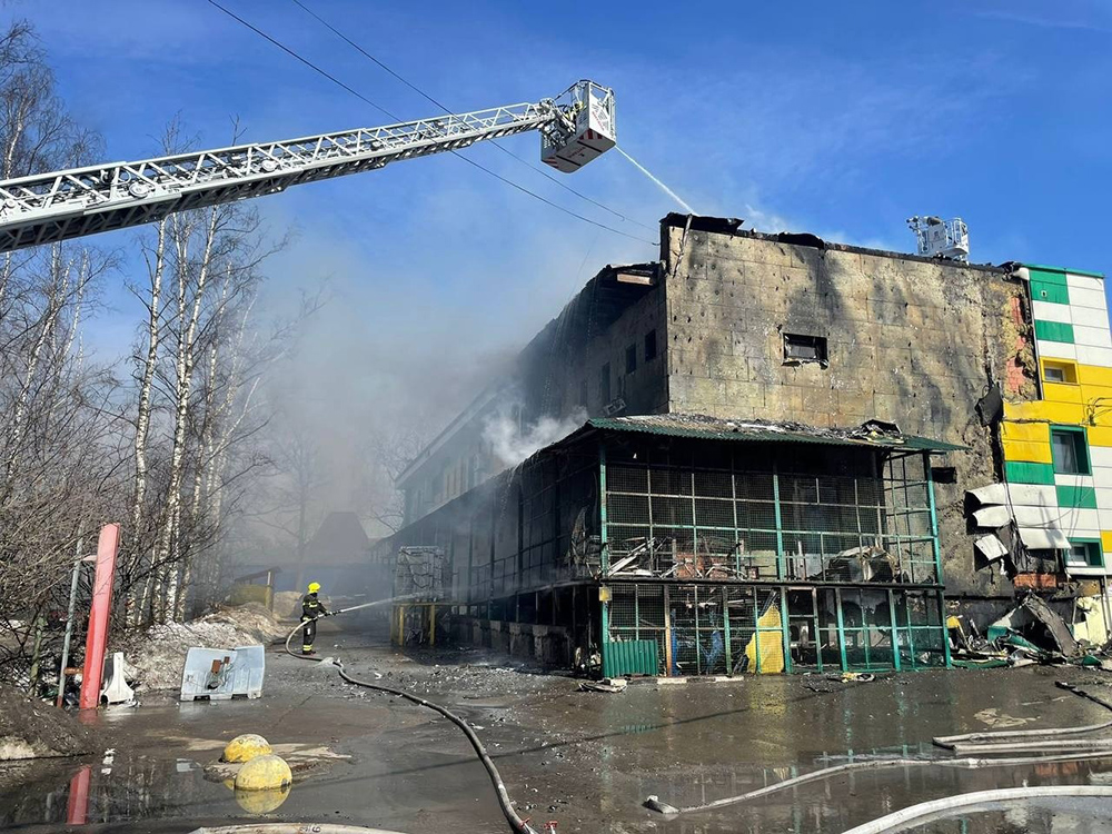 В Новой Москве потушили пожар в торговом центре  / Город новостей на ТВЦ