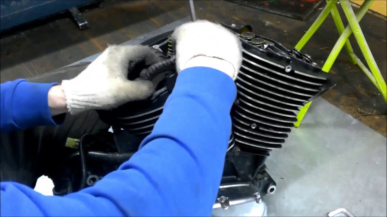 Снятие головок и цилиндров Suzuki Vl800 смотреть онлайн