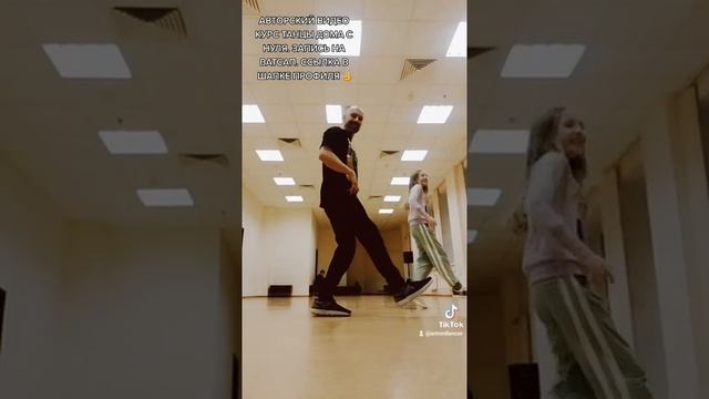 SHUFFLE DANCE TUTORIAL TIK TOK. САМОЕ КРУТОЕ ДВИЖЕНИЕ НОГАМИ ШАФФЛ ТАНЕЦ ДЛЯ НОВИЧКОВ. смотреть онлайн