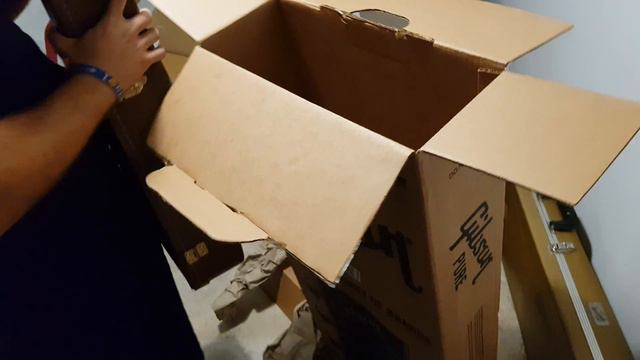 Unboxing Gibson Les Paul Custom EB 2019 Español смотреть онлайн