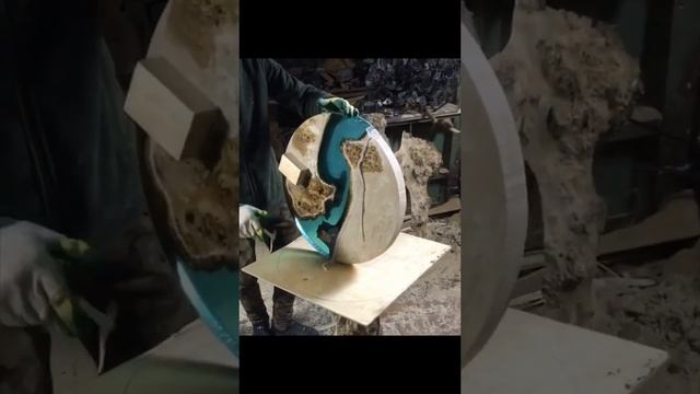 Кофейный столик из капового тополя и эпоксидной смолы смотреть онлайн