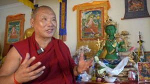 Монахи из Гьюто провели огненную пуджу в московском буддийском храме.