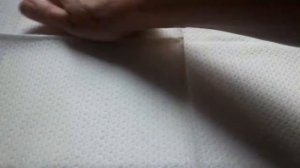 2  Увлажняем бумагу, крепим к стеклу
