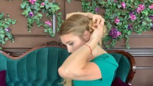 Прически на длинные волосы..Два низких пучка самой себе за 10 минут.