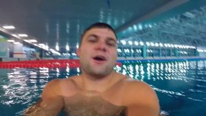 Бассейн свободное плавание, под водой