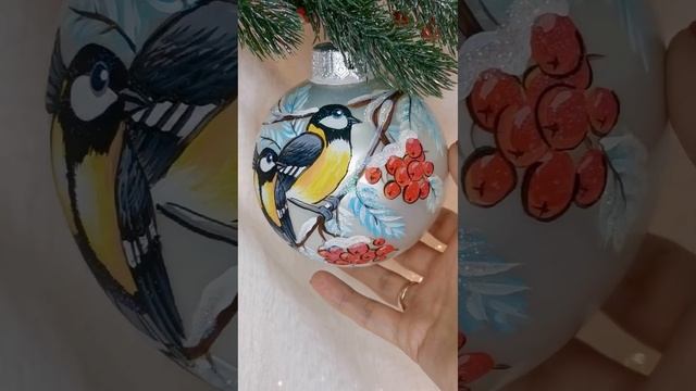 Арт. Л18   Распаковка Шар с ручной росписью 100 мм «Синицы на рябине»