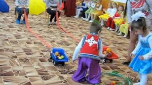 Игра с родителями на осеннем утреннике "Фрукты и овощи