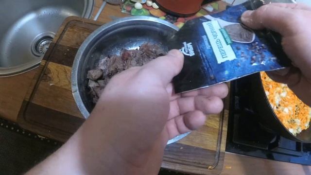 Те самые горшочки/мясо с картошкой в горшочках...