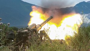 Стрельба самоходных минометов «Тюльпан» и пушек «Малка» в ходе учения на Северном Кавказе