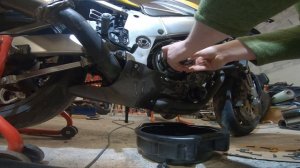 How to Change a Motorcycle Clutch - Suzuki GSX-R 750 SRAD