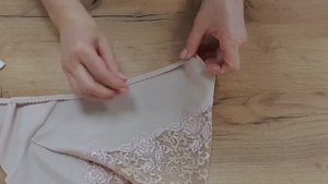 МК по пошиву женских трусиков, урок 5: Притачиваем резинку к низу трусиков