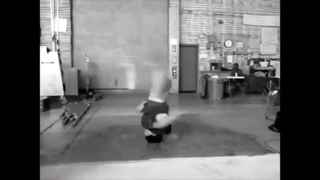 Кейти Лотц танцует брейк-данс смотреть онлайн