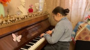 Sofiia. Длинные арпеджио в гамме Ре-бемоль мажор.
