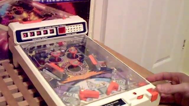 Tomy Atomic Pinball смотреть онлайн