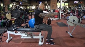 Изнасяне на ръцете напред с дъмбели от седеж / Seated dumbbell front raise