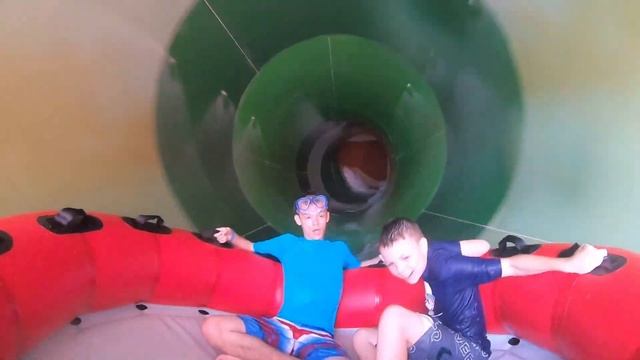 Waterslides at Aquatopia Indoor Waterpark смотреть онлайн