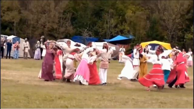 Танец ведущих народных праздников на большом Фестивале "ВоСхождение" Геленджик