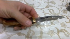 Ручка ножа из берёзового капа с буковой вставкой.