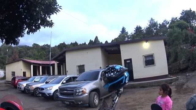 Гватемала [6 серия] — перед восхождением на действующий вулкан Пакайя. смотреть онлайн