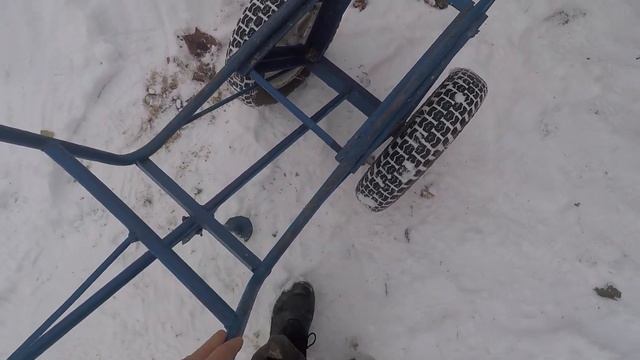 Ручная хозяйственная тележка для перевозки колотых дров или кряжей на место складирования! смотреть онлайн