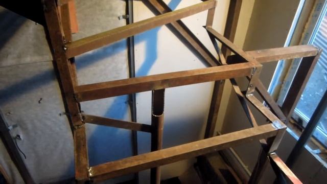 Четырех   маршевый металлокаркас лестницы из подвала на второй этаж