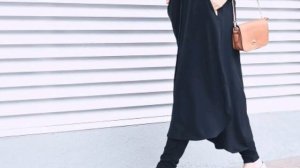 Можно ли женщине читать намаз в брюках?