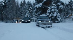 Паджеро 4 VS Паджеро спорт по ГЛУБОКИМ сугробам.Yokohama ice GUARD SUV G075 против NOKIAN NORDMAN 7
