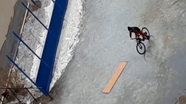 Как не надо кататься на велике за