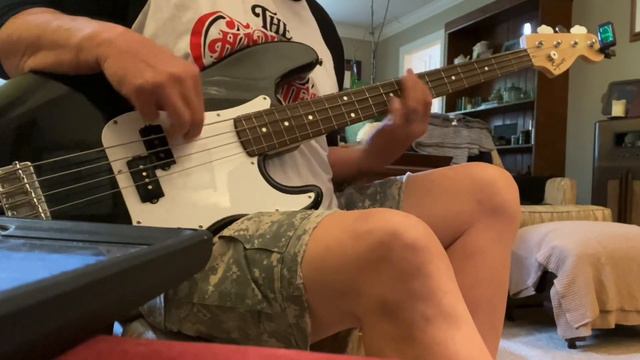 Iron Man Black Sabbath Bass Cover смотреть онлайн