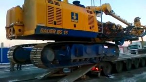 Спуск с трала буровой установки Bauer BG 15