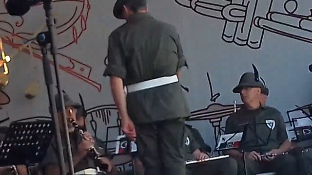 Настройка инструментов перед выступлением Оркестр Италия смотреть онлайн