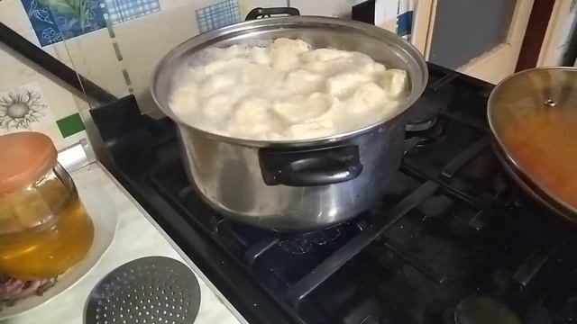 ГАЛУШКИ с чесноком и мясом / БОРЩ / смотреть онлайн