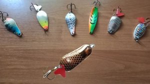 ТОП-3 бюджетные лучшие колеблющиеся блесны на щуку летом